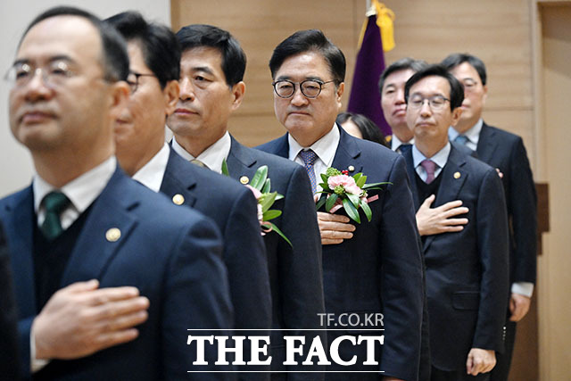 2026년도 시무식에서 신년사 하는 우원식 국회의장(가운데).