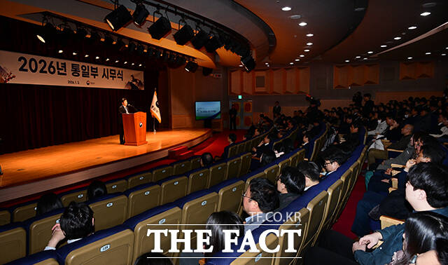 정동영 통일부 장관이 2일 오후 서울 종로구 정부서울청사 별관에서 열린 2026 통일부 시무식에 참석해 신년사를 하고 있다. /임영무 기자