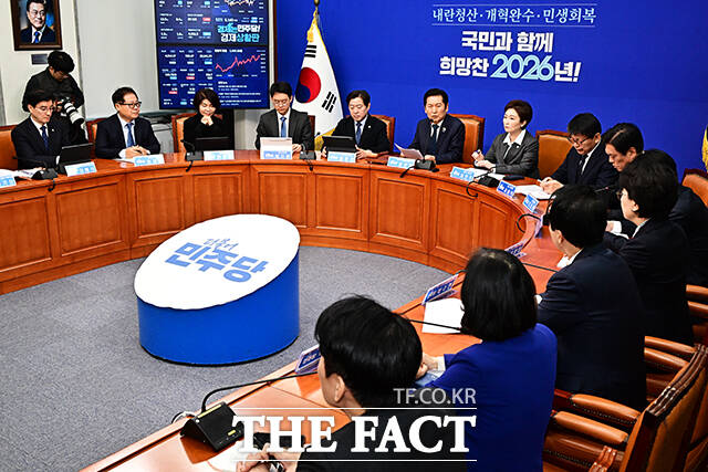 정청래 더불어민주당 대표가 2일 오전 서울 여의도 국회에서 열린 최고위원회의에 참석해 모두발언을 하고 있다. /국회=배정한 기자