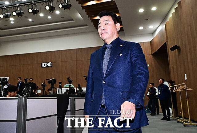 박정 더불어민주당 의원이 2일 오전 서울 여의도 국회 소통관에서 기자회견을 열고 원내대표 보궐선거 출마선언을 하고 있다. /국회=배정한 기자