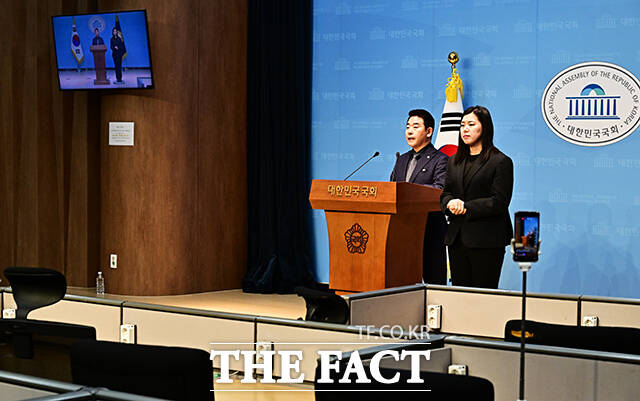 박정 더불어민주당 의원이 2일 오전 서울 여의도 국회 소통관에서 기자회견을 열고 원내대표 보궐선거 출마선언을 하고 있다. /국회=배정한 기자