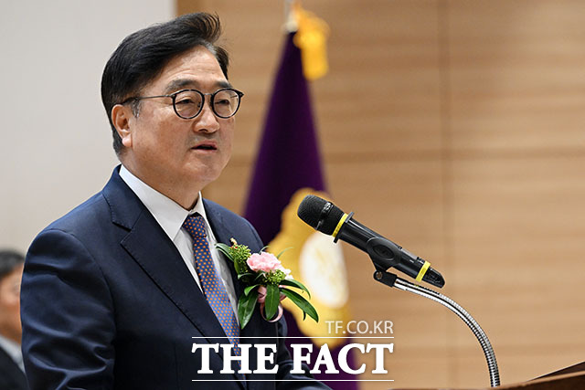 우원식 국회의장이 2일 오전 서울 여의도 국회 의원회관 대회의실에서 열린 '2026년도 시무식'에서 신년사를 하고 있다. /국회=남용희 기자