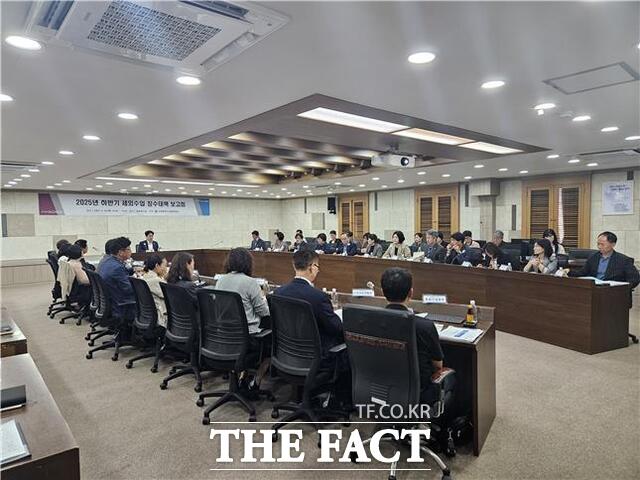 인천시가 지방세외수입 징수율 제고를 위한 징수대책보고회를 열고 있다./인천시