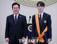  이재명 대통령, 페이커에게 '체육훈장 청룡장' 수여 [TF사진관]