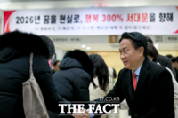  이성헌 서대문구청장, 직원 악수로 새해 시작…시무식 대체