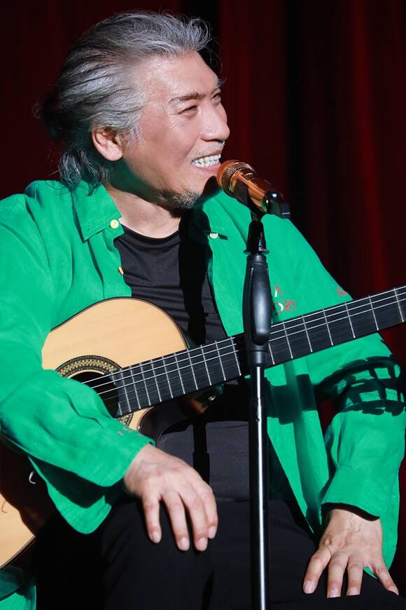 나훈아가 가황으로 살아온 58년, 그리고 은퇴한 지 어느덧 1년이 지났다. 그가 무대를 떠난 시간은 결코 짧지 않지만, 팬들의 마음에서 그의 이름은 여전히 현재형이다. /예아라 예소리f