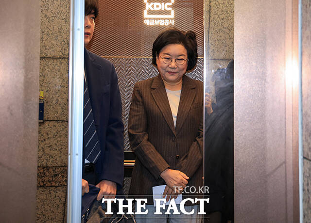 주진우 국민의힘 의원이 3일 이혜훈 기획예산처 장관 후보자(가운데)를 상대로 '부동산 투기 의혹'을 제기했다. 사진은 청문회 준비 사무실로 출근하는 이혜훈 후보자의 모습. /남윤호 기자