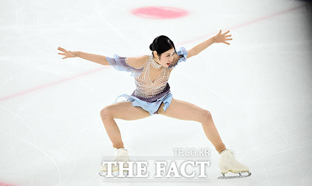 피겨스케이팅 선수 이해인이 3일 오후 서울 양천구 목동아이스링크에서 열린 KB금융 제80회 전국남녀 피겨스케이팅 종합선수권대회에 출전해 쇼트 프로그램 경기를 펼치고 있다. /임영무 기자