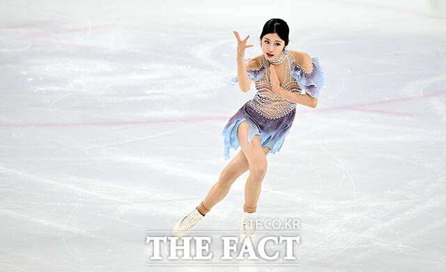피겨스케이팅 선수 이해인이 3일 오후 서울 양천구 목동아이스링크에서 열린 KB금융 제80회 전국남녀 피겨스케이팅 종합선수권대회에 출전해 쇼트 프로그램 경기를 펼치고 있다. /임영무 기자