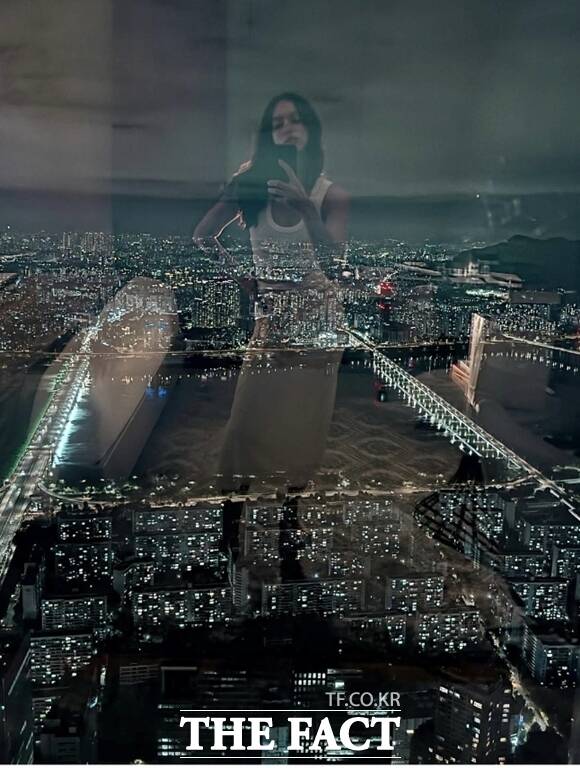 러시아 출신 톱모델 이리나 샤크가 한국을 찾아 서울을 여행한 사진을 소셜미디어에 올렸다. /이리나 샤 크 인스타그램 갈무리