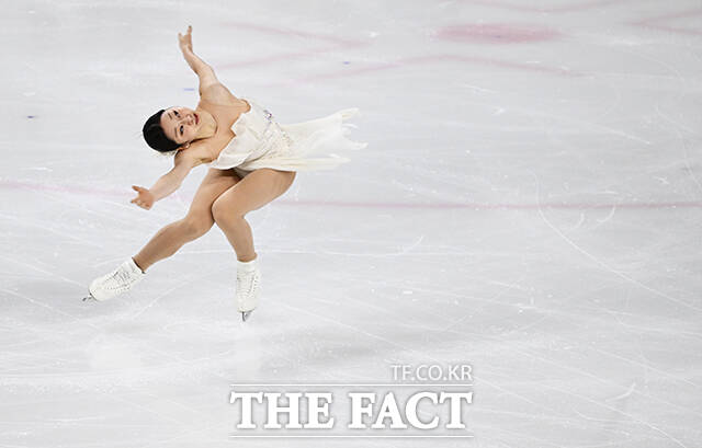 피겨스케이팅 선수 신지아가 4일 오후 서울 양천구 목동아이스링크에서 열린 KB금융 제80회 전국남녀 피겨스케이팅 종합선수권대회에 출전해 프리 스케이팅 연기를 펼치고 있다. /배정한 기자