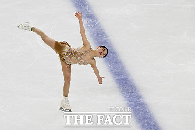 피겨스케이팅 선수 김채연이 4일 오후 서울 양천구 목동아이스링크에서 열린 KB금융 제80회 전국남녀 피겨스케이팅 종합선수권대회에 출전해 프리 스케이팅 연기를 펼치고 있다. /배정한 기자