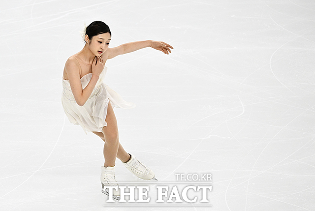 피겨스케이팅 선수 신지아가 4일 오후 서울 양천구 목동아이스링크에서 열린 KB금융 제80회 전국남녀 피겨스케이팅 종합선수권대회에 출전해 프리 스케이팅 연기를 펼치고 있다. /배정한 기자