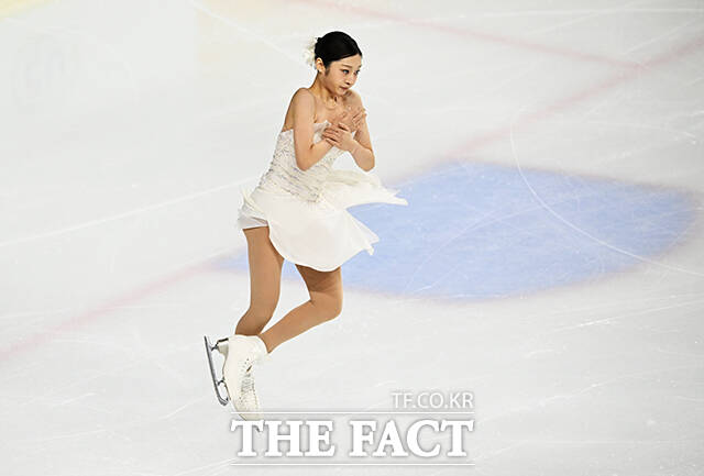 피겨스케이팅 선수 신지아가 4일 오후 서울 양천구 목동아이스링크에서 열린 KB금융 제80회 전국남녀 피겨스케이팅 종합선수권대회에 출전해 프리 스케이팅 연기를 펼치고 있다. /배정한 기자