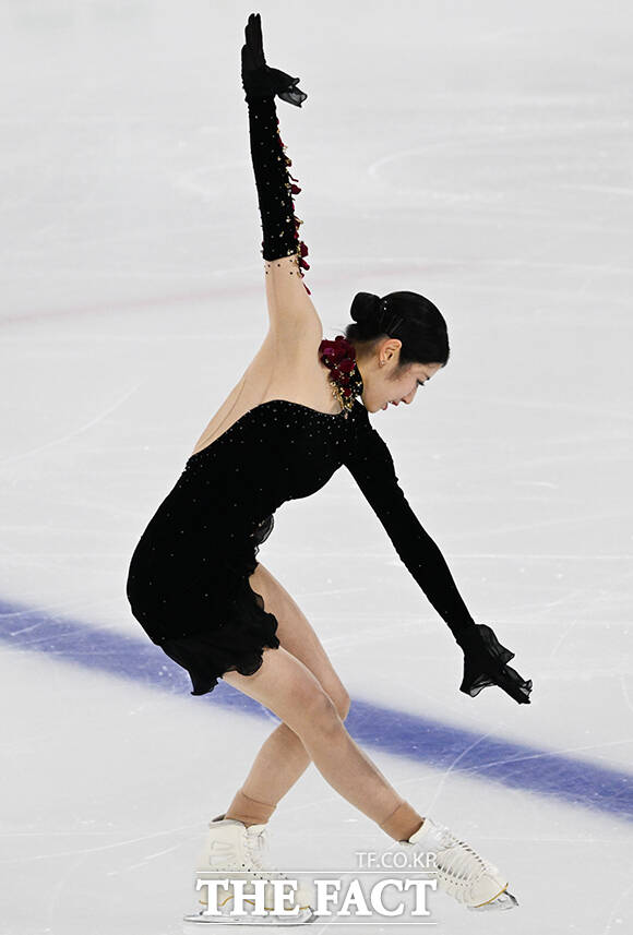 피겨스케이팅 선수 이해인이 4일 오후 서울 양천구 목동아이스링크에서 열린 KB금융 제80회 전국남녀 피겨스케이팅 종합선수권대회에 출전해 프리 스케이팅 연기를 펼치고 있다. /배정한 기자