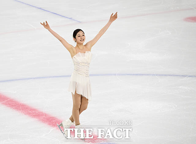 피겨스케이팅 선수 신지아가 4일 오후 서울 양천구 목동아이스링크에서 열린 KB금융 제80회 전국남녀 피겨스케이팅 종합선수권대회에 출전해 프리 스케이팅 연기를 펼치고 있다. /배정한 기자