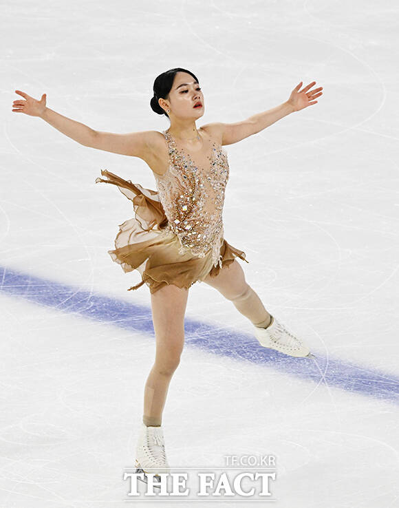 피겨스케이팅 선수 김채연이 4일 오후 서울 양천구 목동아이스링크에서 열린 KB금융 제80회 전국남녀 피겨스케이팅 종합선수권대회에 출전해 프리 스케이팅 연기를 펼치고 있다. /배정한 기자