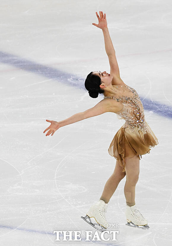 피겨스케이팅 선수 김채연이 4일 오후 서울 양천구 목동아이스링크에서 열린 KB금융 제80회 전국남녀 피겨스케이팅 종합선수권대회에 출전해 프리 스케이팅 연기를 펼치고 있다. /배정한 기자