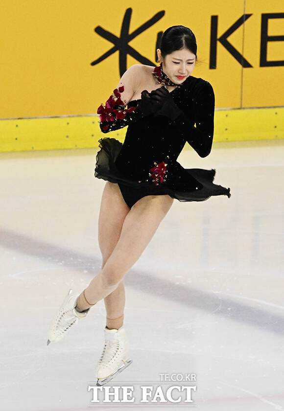 피겨스케이팅 선수 이해인이 4일 오후 서울 양천구 목동아이스링크에서 열린 KB금융 제80회 전국남녀 피겨스케이팅 종합선수권대회에 출전해 프리 스케이팅 연기를 펼치고 있다. /배정한 기자