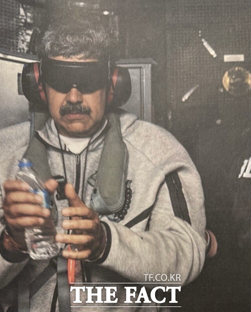 도널드 트럼프 미국 대통령이 3일(현지 시간) 소셜미디어 트루스소셜에 니콜라스 마두로가 미 해군 이오지마함에 탑승 중이다라며 사진을 게재했다. /트럼프 대통령 트루스소셜 갈무리