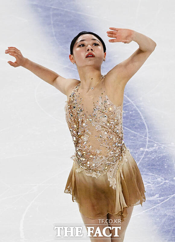 피겨스케이팅 선수 김채연이 4일 오후 서울 양천구 목동아이스링크에서 열린 KB금융 제80회 전국남녀 피겨스케이팅 종합선수권대회에 출전해 프리 스케이팅 연기를 펼치고 있다. /배정한 기자