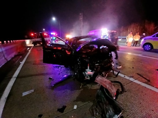 4일 전북경찰청과 전북자치도소방본부에 따르면 이날 오전 1시23분께 서해안고속도로 상행선 고창분기점 인근에서 차량 3대가 추돌하는 사고가 났다. 사고 현장 모습. /전북특별자치도소방본부