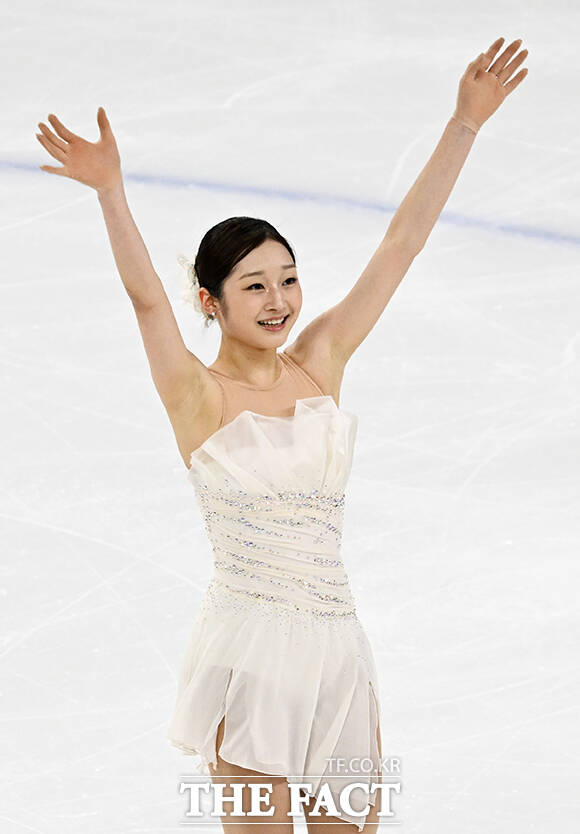 피겨스케이팅 선수 신지아가 4일 오후 서울 양천구 목동아이스링크에서 열린 KB금융 제80회 전국남녀 피겨스케이팅 종합선수권대회에 출전해 프리 스케이팅 연기를 펼치고 있다. /배정한 기자