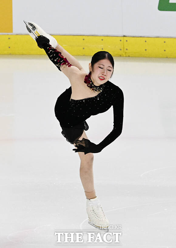 피겨스케이팅 선수 이해인이 4일 오후 서울 양천구 목동아이스링크에서 열린 KB금융 제80회 전국남녀 피겨스케이팅 종합선수권대회에 출전해 프리 스케이팅 연기를 펼치고 있다. /배정한 기자