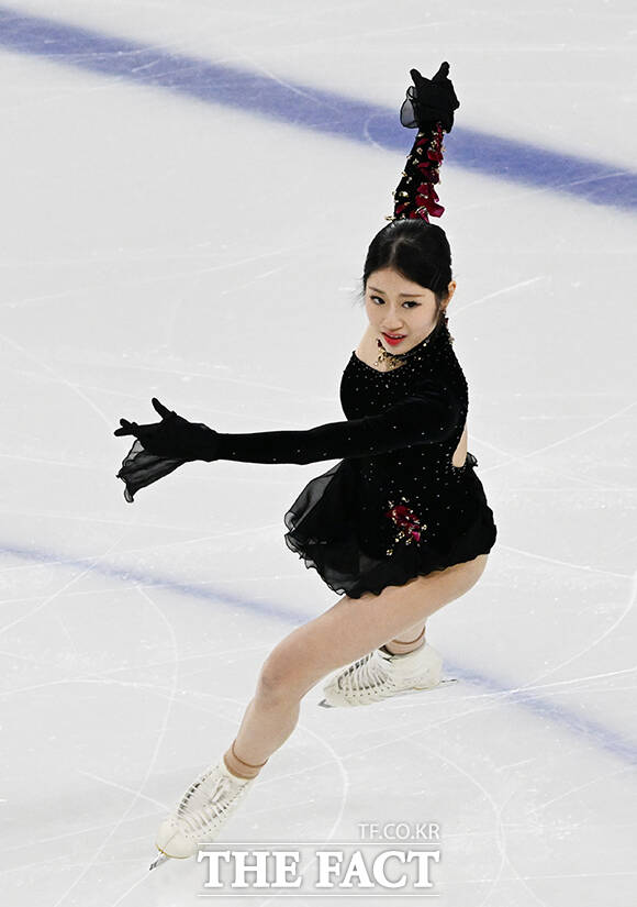 피겨스케이팅 선수 이해인이 4일 오후 서울 양천구 목동아이스링크에서 열린 KB금융 제80회 전국남녀 피겨스케이팅 종합선수권대회에 출전해 프리 스케이팅 연기를 펼치고 있다. /배정한 기자
