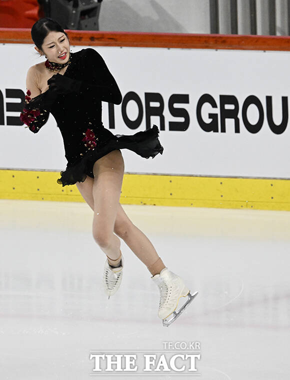피겨스케이팅 선수 이해인이 4일 오후 서울 양천구 목동아이스링크에서 열린 KB금융 제80회 전국남녀 피겨스케이팅 종합선수권대회에 출전해 프리 스케이팅 연기를 펼치고 있다. /배정한 기자