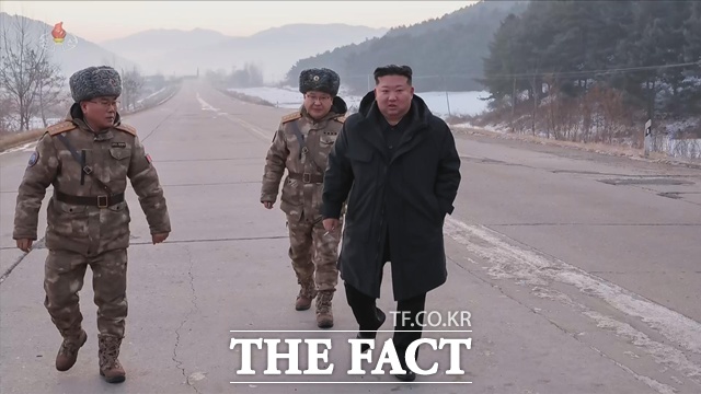 북한 대외매체 조선중앙통신은 지난 4일 김정은 북한 국무위원장 참관하에 극초음속 미사일 발사훈련을 진행했다고 5일 보도했다. /뉴시스, 조선중앙TV 갈무리