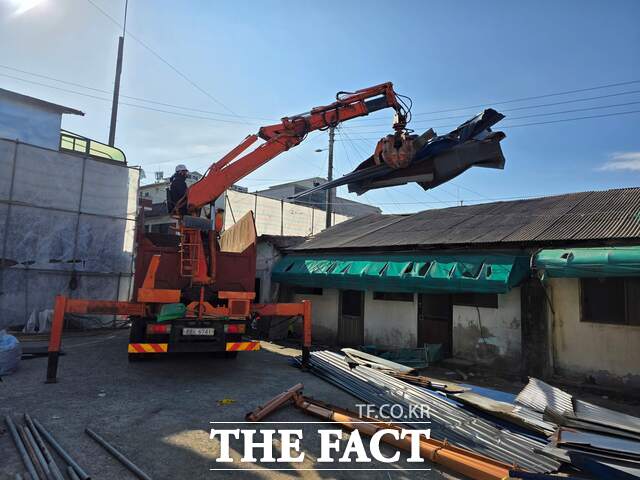 충남 당진전통시장 재건축 철거 현장. /당진시