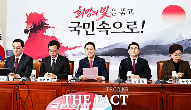 장동혁 국민의힘 대표가 5일 오전 서울 여의도 국회에서 열린 최고위원회의에 참석해 모두발언을 하고 있다. /국회=배정한 기자