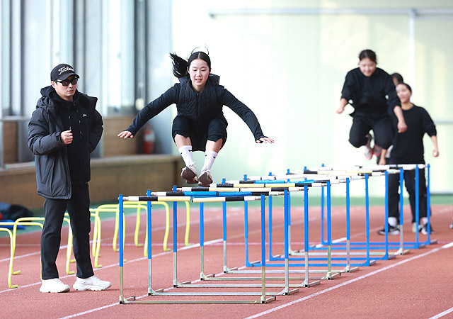 국가대표 후보 단거리 선수들이 예천에서 동계 합숙훈련에 돌입했다. /예천군