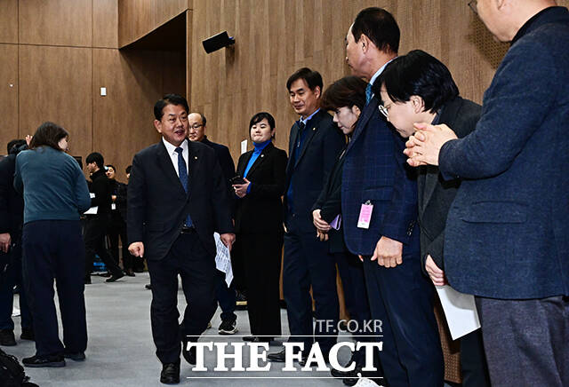 김병주 더불어민주당 의원이 5일 오전 서울 여의도 국회 소통관에서 기자회견을 열고 경기도지사 출마선언을 하고 있다. /국회=배정한 기자