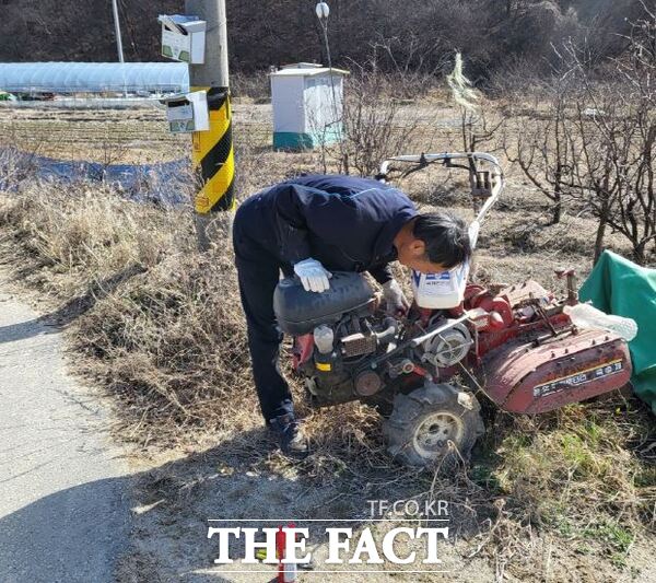 겨울철 농기계 점검 모습. /계룡시