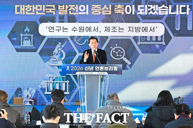 이재준 수원시장이 6일 오전 장안구 일월수목원에서 신년 기자회견을 하고 있다. /수원시