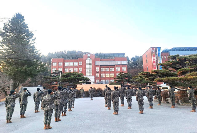 경북전문대 제301학생군사교육단이 동계 입영훈련 출정식을 가졌다. /경북전문대