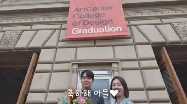 오연수 큰아들 손성민(사진 왼쪽) 씨는 미국 명문 예술대학을 졸업한 뒤 서울에서 그래픽 디자이너로 활동 중이다. 사진 위는 성민 씨가 대학 재학중에 참여한 EXO의 뮤직비디오 나비소녀(Live Stage Video). /오연수 SNS