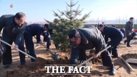  北 김정은·김주애 건설현장서 삽질…'사회주의 대가정 부각'