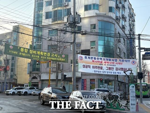 인근 주민들도 백사마을 재개발에 많은 관심을 갖고 지켜보고 있다. /공미나 기자