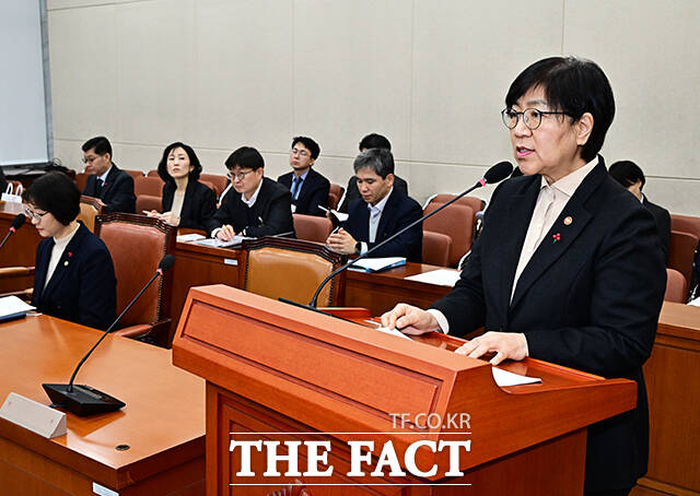 아동수당법 일부개정법률안 가결된 뒤 인사말 하는 정은경 보건복지부 장관.