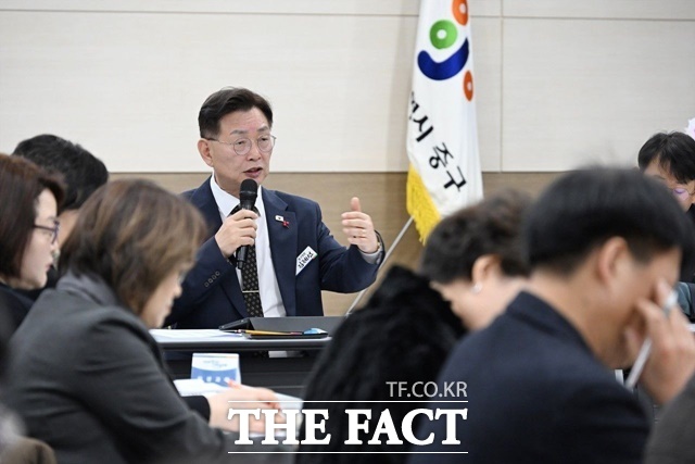 김제선 대전시 중구청장이 7일 확대간부회의를 주재하고 있다. /대전 중구
