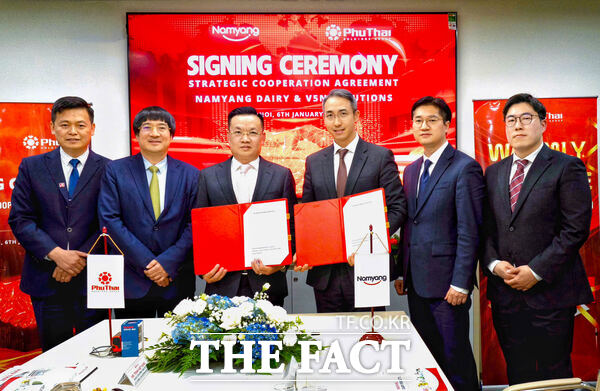 왼쪽부터 응우옌 비엣 끄엉 푸타이 그룹 부사장, 팜 딘 도안 회장, 찐 비엣 흥 비즈니스 디벨롭먼트 디렉터, 김승언 남양유업 대표집행임원 사장, 서성현 글로벌사업팀장, 김응식 글로벌사업팀 차장. /남양유업