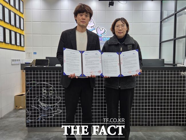 수원시가 마린크루 수원센터와 협업해 아동 수영 강습을 지원한다고 7일 밝혔다. /수원시