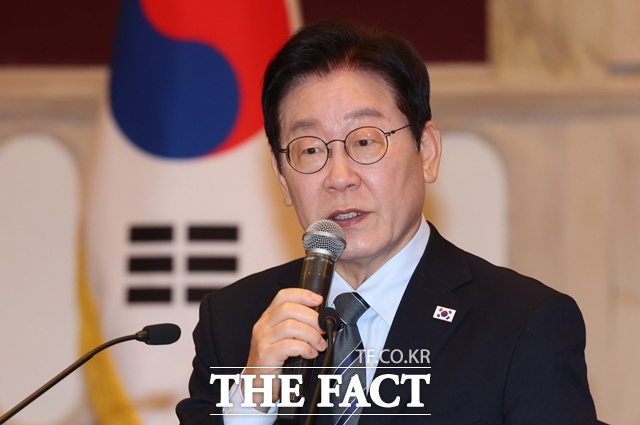 이재명 대통령은 7일(현지시간) 상하이 대한민국 임시정부 청사를 찾아