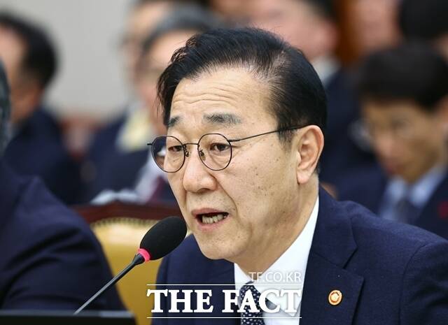 김윤덕 국토교통부 장관은 2026년 신년사를 통해 K건설 해외진출을 확실히 뒷받침해 우리 건설 경쟁력이 경제 성장으로 이어지도록 하겠다고 강조했다. /뉴시스