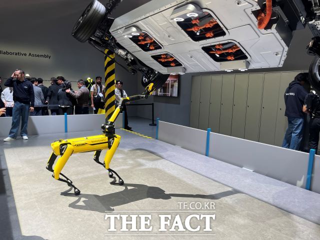 스팟 AI 키가 6일(현지시간) 미국 라스베이거스 CES 2026 현대자동차그룹 부스에서 시연하는 모습. /최의종 기자