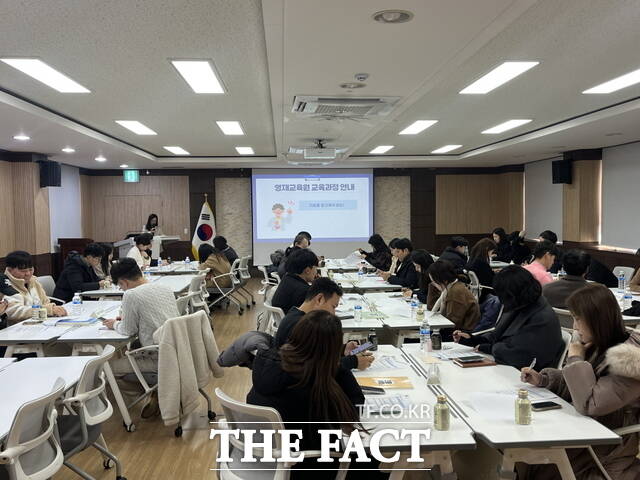 아산교육지원청영재교육원이 지난 6일 2026년도 영재교육원 운영 생각나눔자리를 개최했다. /아산교육지원청
