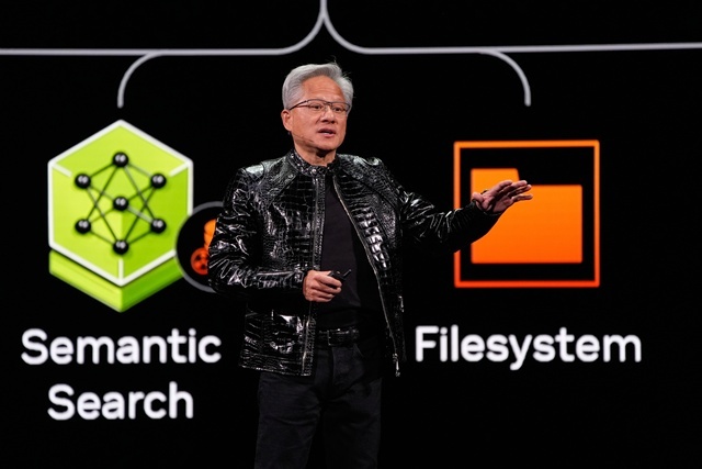 젠슨 황 엔비디아 최고경영자(CEO)가 5일(현지 시간) 미 네바다주 라스베이거스 퐁텐블로 호텔에서 세계 최대 IT·전자 전시회 CES 2026 개막을 앞두고 열린 엔비디아 라이브에서 발언하고 있다. /AP.뉴시스